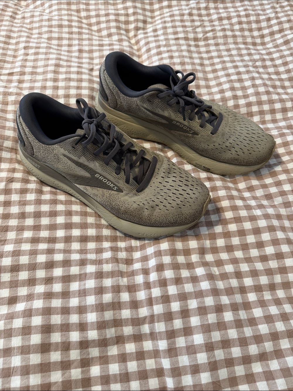 Brooks Men’s Athletic Shoes in Gray and Dark Gray